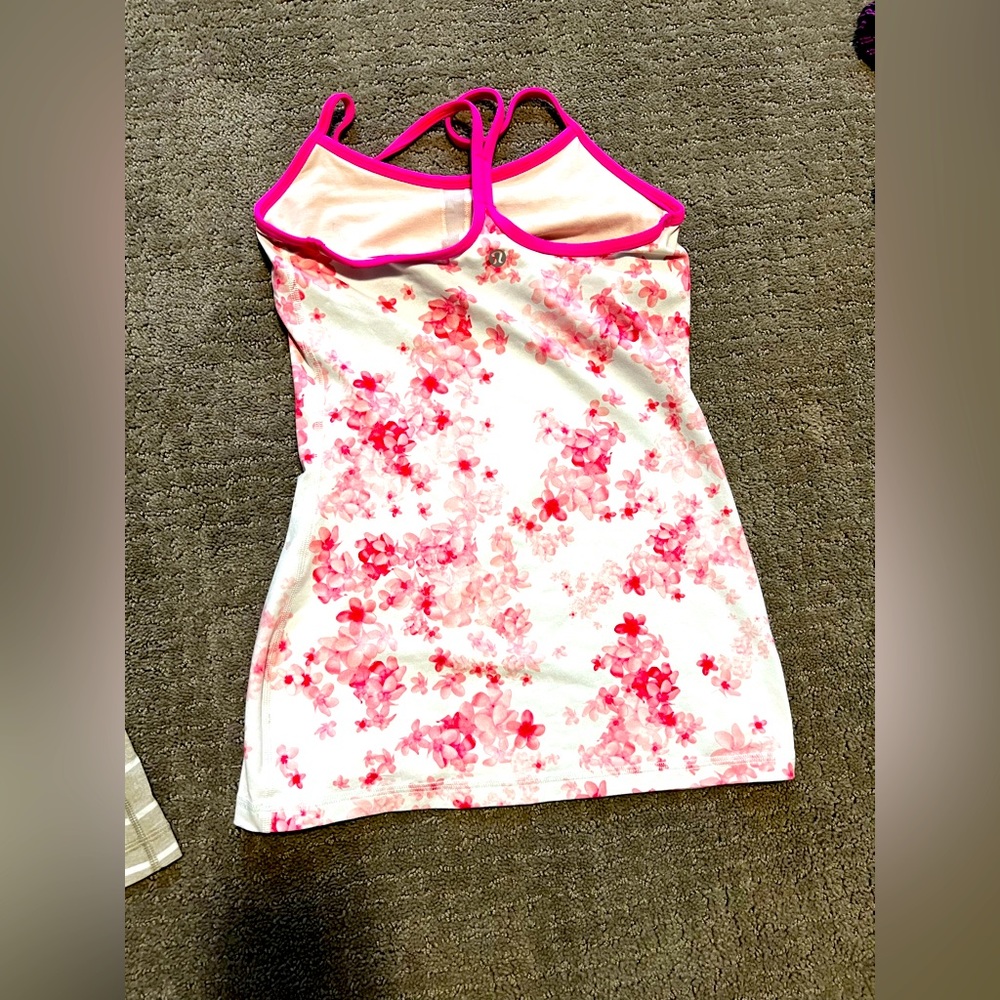 Lululemon Power Y top size 4 super cute great condition